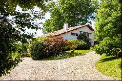 5 MINUTES FROM BIARRITZ - MAGNIFICENT PROPERTY FACING THE MOUNTAINS