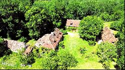 Beautiful stone hamlet in a green, quiet and sunny setting