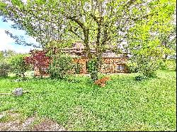 Beautiful stone hamlet in a green, quiet and sunny setting