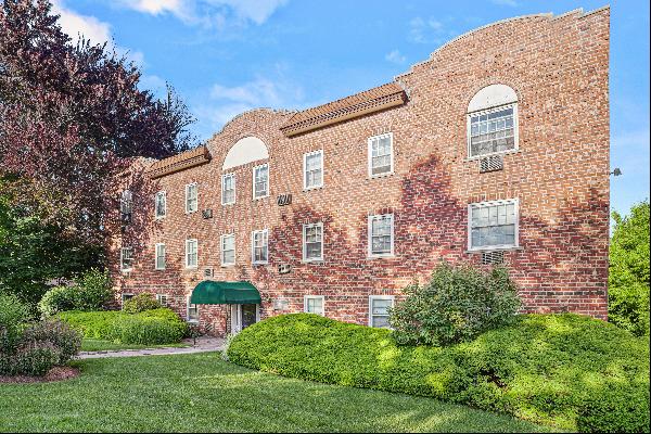 Charming Ranch Condominium in Norwalk