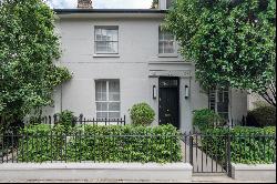 Gorgeous low-built house with stunning private garden in Holland Park