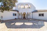 EXCEPTIONAL EQUESTRIAN ESTATE WITH TWO SEPARATE DWELLINGS