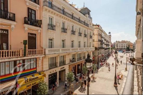 Stylishly Renovated Apartment on Carrera San Jeronimo