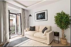 Beautifully renovated apartment in the vibrant heart of the city