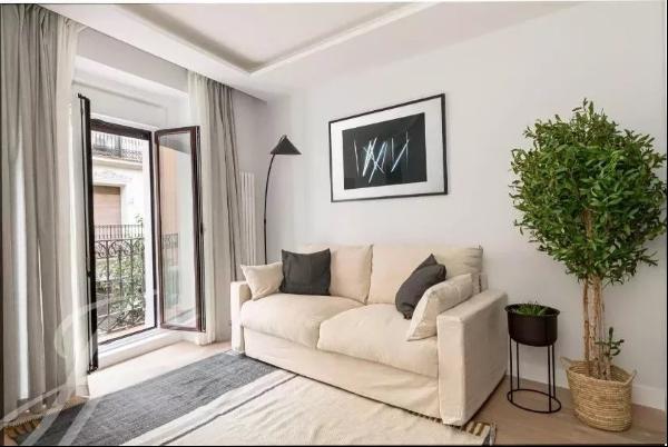 Beautifully renovated apartment in the vibrant heart of the city