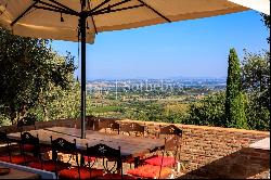 Renovated villa a walking distance from Montepulciano