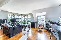 Paris 4th - Top floor apartment with panoramic terrace and monument views