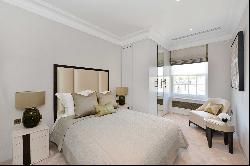 Stunning three-bedroom apartment in Hyde Park Gardens