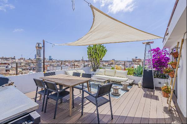 Duplex penthouse in Plaza Real with panoramic views of all of Barcelona