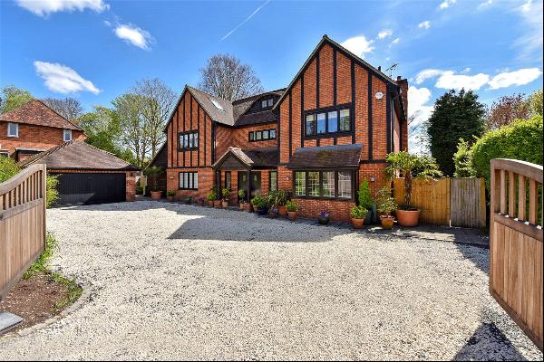 Lime Walk, Pinkneys Green, Berkshire, SL6 6QB