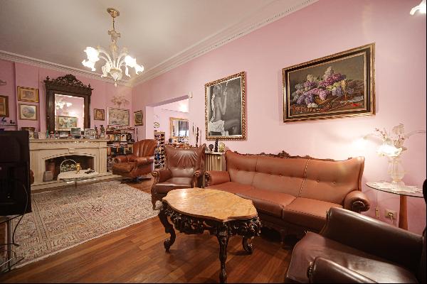 Aristocratic apartment in an excellent location next to the St. Alexander Nevsky