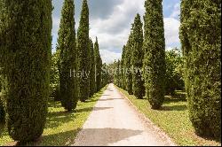 Elegant estate in the enchanting scenery of Tuscia