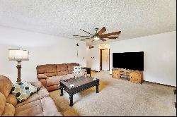 525 E Twisted Oak Rd, Derby KS 67037