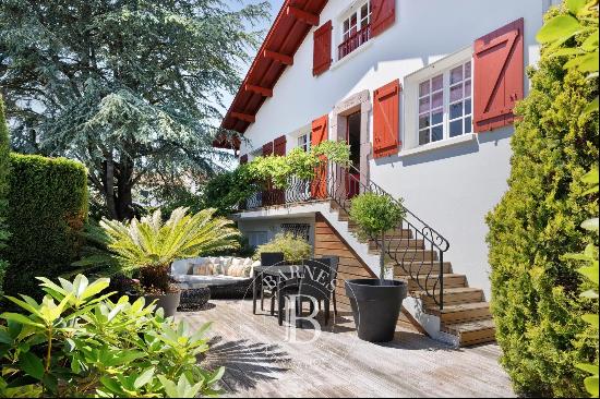 ANGLET, 220 M² HOUSE IN A PEACEFUL NEIGHBORHOOD