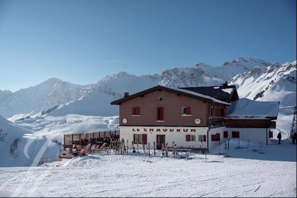 Restaurant with ski-in/out guest rooms in Champéry Planachaux