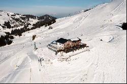 Restaurant with ski-in/out guest rooms in Champéry Planachaux