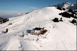 Restaurant with ski-in/out guest rooms in Champéry Planachaux