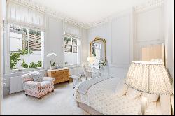 Luxury flat on one of South Kensington’s most prestigious private squares