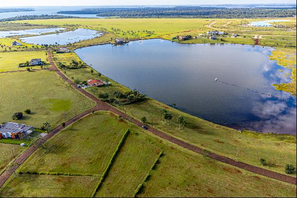 Exclusive lakefront lot in the Puerto Norte neighborhood, Costa del Lago.