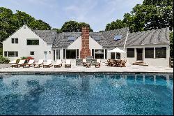 Beautiful Wainscott Contemporary situated on 5 Acres