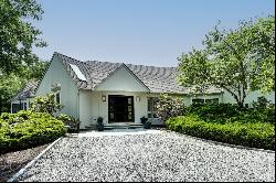 Beautiful Wainscott Contemporary situated on 5 Acres