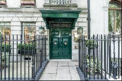 Iconic two-bedroom flat in Mayfair