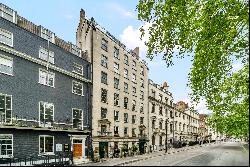 Iconic two-bedroom flat in Mayfair