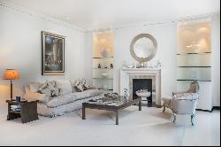 Iconic two-bedroom flat in Mayfair