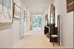 Iconic two-bedroom flat in Mayfair