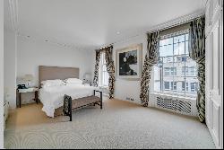 Iconic two-bedroom flat in Mayfair