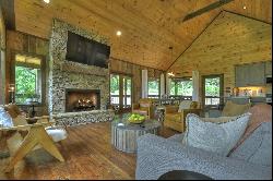 Foster Cove Lodge - Rustic Warmth and Contemporary Flair