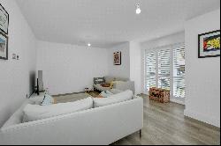 Carleton Avenue, East Molesey, Surrey, KT8 0AL