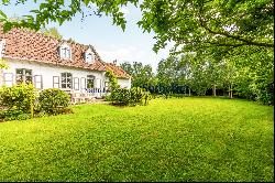 EXCLUSIVITY CROSS, magnificent farm with outbuildings, divisible and piscinable