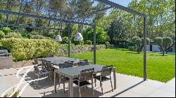 Very well located and quiet villa for rent in Mougins