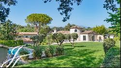 Very well located and quiet villa for rent in Mougins