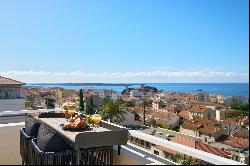 Cannes Penthouse with Panoramic Sea View