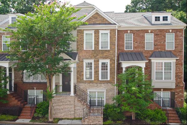 Brookhaven Townhome in a Convenient Location and with a Wonderful Floorplan