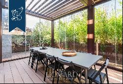 Luxurious penthouse with a spacious outdoor living area for sale a few steps away from Mil