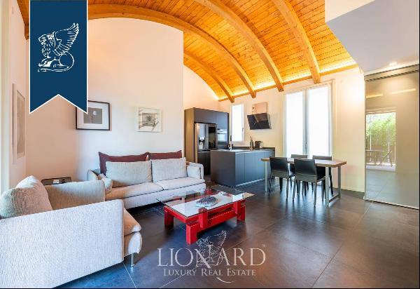 Luxurious penthouse with a spacious outdoor living area for sale a few steps away from Mil