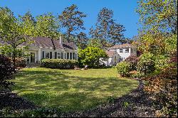 Elegant Traditional Home In Desirable Glenwood Estates!