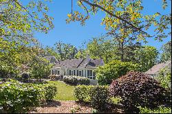 Elegant Traditional Home In Desirable Glenwood Estates!