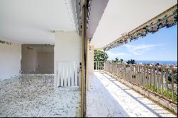 Cannes residential area for this 108 sqm flat to be renovated.