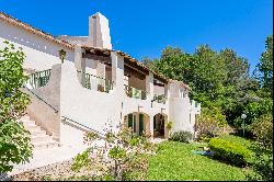 Aubagne, the Garlaban - Provençal Property with Pool