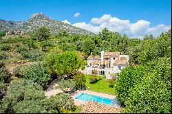 Aubagne, the Garlaban - Provençal Property with Pool