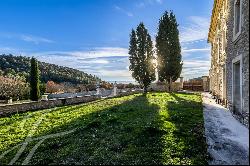 Lioux - Superb renovated Bastide overlooking the Madeleine cliffs