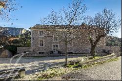 Lioux - Superb renovated Bastide overlooking the Madeleine cliffs