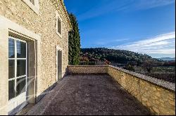 Lioux - Superb renovated Bastide overlooking the Madeleine cliffs