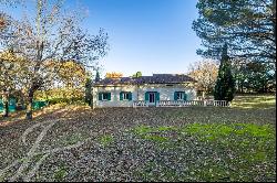 Lacoste - Villa with potential for renovation