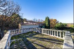 Lacoste - Villa with potential for renovation