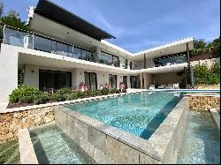 ATTRACTIVE CONTEMPORARY VILLA